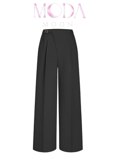شلوار پارچهای راسته گشاد (Wide Leg) با کمر نامتقارن و سگک تزئینی برند MODAMOON